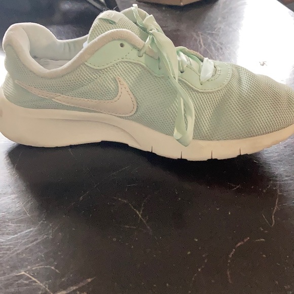 Nike - Picture 4 of 5